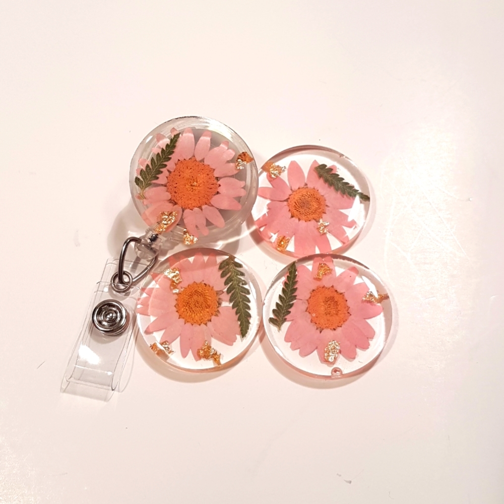 Badge Reel Light Pink Daisy Dried Pressed Flower ( Hand Made)